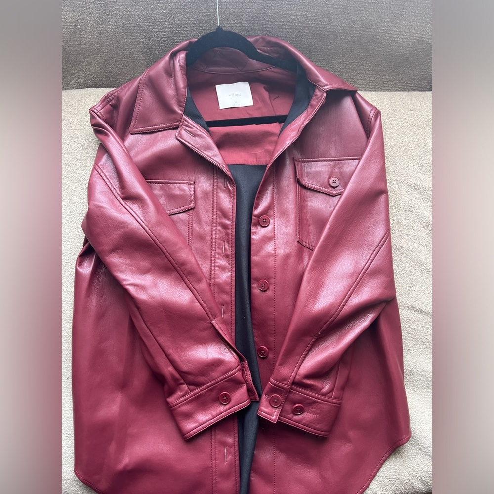 GANNA Shirt (Aritzia) size M